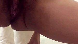 Juicemyanal rubs her gaping pussy till she squirts 😍