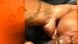 Keyzz Strokes Deepthroats!