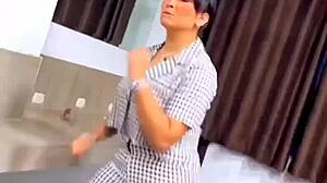 daniela darcourt moviendo el culo