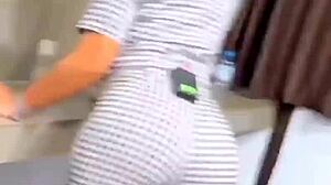 daniela darcourt moviendo el culo