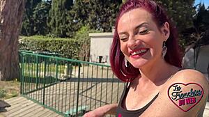 Sally et jade ravissantes femmes gobent une queue.