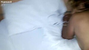 le gusta que la cogan de esta manera a mi madura que le gusta como la penetro con todo, bent over doggystyle