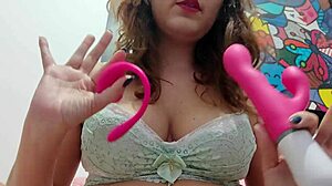 Perguntas E Respostas - Mulher Safada Mostrando Seu Brinquedo Favorito.