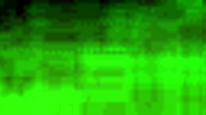 Mi mujer posa de manera juguetona en casa