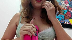 Perguntas E Respostas - Mulher Safada Mostrando Seu Brinquedo Favorito.