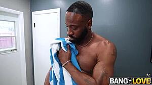 Lucy Foxx hovorí, že je tesný fit pre Jovan Jordan ako nevlastná dcéra