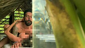 hago masajes en la playa a turistas con buena musica