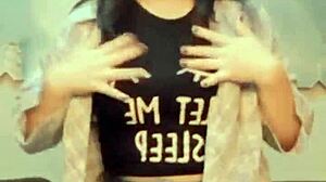 putas de tik tok moviendo el culo