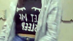 putas de tik tok moviendo el culo