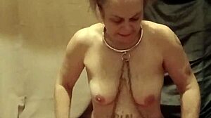 esclave f autoseance with uro insults and masturbation