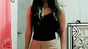 putas de tik tok moviendo el culo