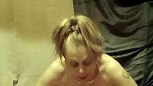 esclave f autoseance with uro insults and masturbation