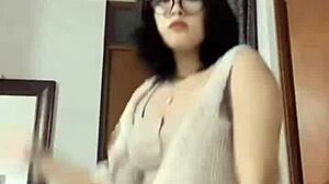 putas de tik tok moviendo el culo