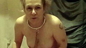 esclave f autoseance with uro insults and masturbation