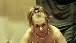 esclave f autoseance with uro insults and masturbation