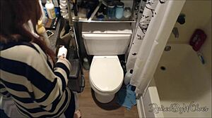 Smoking fetish in the toilet!