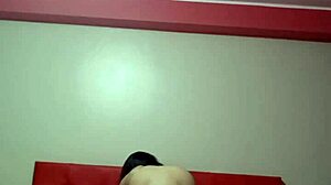 Gazdag házi candyboom segít a tanulótársnak, de végzi mélytorok fasz szívással finom pózokban