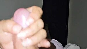 Relajaci�n Total Esta Cansada Pero Me Masturba Para Complacerme