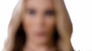 Watch This Shemale Fuck a Brunette Babe After Her Intense Workout?