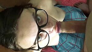 in this homemade scene, the girlfriend struggles to suck with her mouth closed