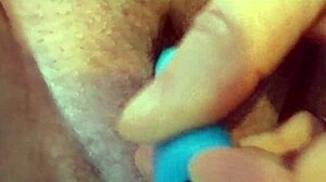 Brittbflyspread4u Uses Vibrator on Pussy