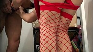 Colombiana ninfomana se mete al baño de la discoteca para follar camara espia