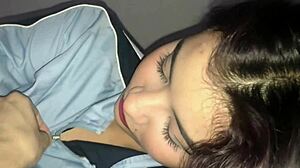 Gran hermanastro ¿por qué me mostraste tu polla ahora chuparé con avidez y te sentaré con mi apretado coño mojado