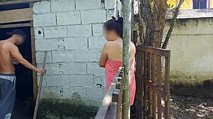 chuveiro n�o funciona, mulher casada pede ajuda ao zelador usando toalha e paga com sexo