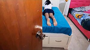 Pasión prohibida hermanastra latina de 18 años estudiante y casera