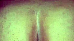 la puta del barrio me dijo que le suba el volumen al tv para que los vecinos no escuchen sus gemidos y como le doy recio con mis huevos en su panocha