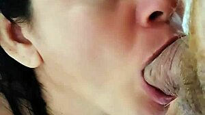 Ajudando Filha da Empregada Lamber Pussy Matinal