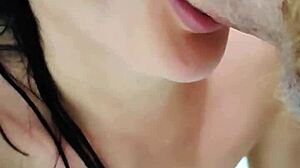 Ajudando Filha da Empregada Lamber Pussy Matinal