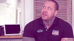 Sex addict craving big cocks and blowjobs 😈