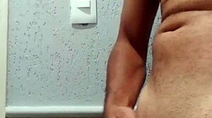 i'm masturba��o in my room for the 32nd time