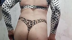 Rebolando de Shortinho Socado com Latina Transsexual