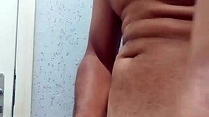 i'm masturba��o in my room for the 32nd time