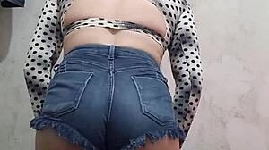 Rebolando de Shortinho Socado com Latina Transsexual