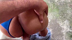 Mi Vecino Me Oferta Dinero Por Follarme Y Acepte Su Oferta En Dormitorio.