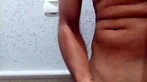 i'm masturba��o in my room for the 32nd time