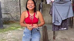 Mi Vecino Me Oferta Dinero Por Follarme Y Acepte Su Oferta En Dormitorio.