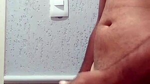 i'm masturba��o in my room for the 32nd time