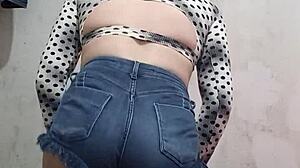 Rebolando de Shortinho Socado com Latina Transsexual