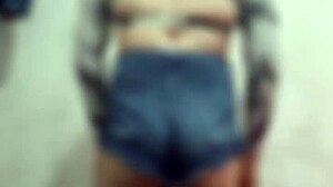 Rebolando de Shortinho Socado com Latina Transsexual