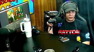 Bruna Lambertini and Isa Moura flash asses and wink seductively at camera in casting