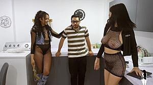 thieves enter house and seduce owner with sex to steal