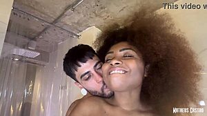 brasileira mulata rabuda fodendo dentro da banheira do motel - teaser - collab sara ventura