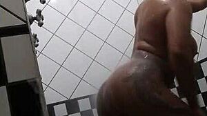 Morena gostosa no banho, showing off her big ass and tits.