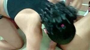 Amiga da minha enteada mefodeu com dedo e l�ngua