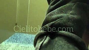 me desnudo en el avi�n y me masturbo en el aeropuerto trailer