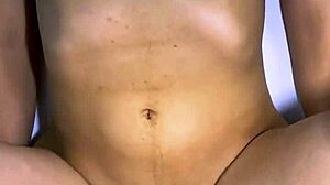 El infiel y la estudiante intercambiaron miradas furtivas en la sala de clases y terminaron besándose